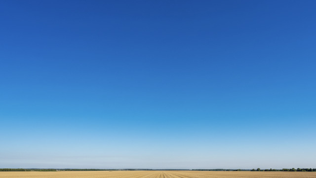 灼熱の青空